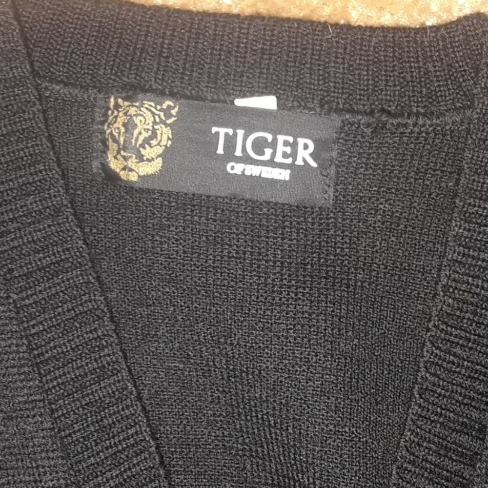 Finely made sweater vest